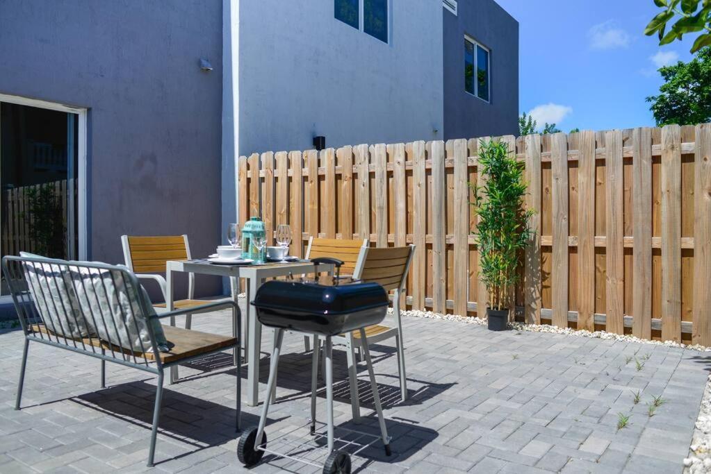Awesome Townhouse 15 Minutes From The Beach Miami Luaran gambar
